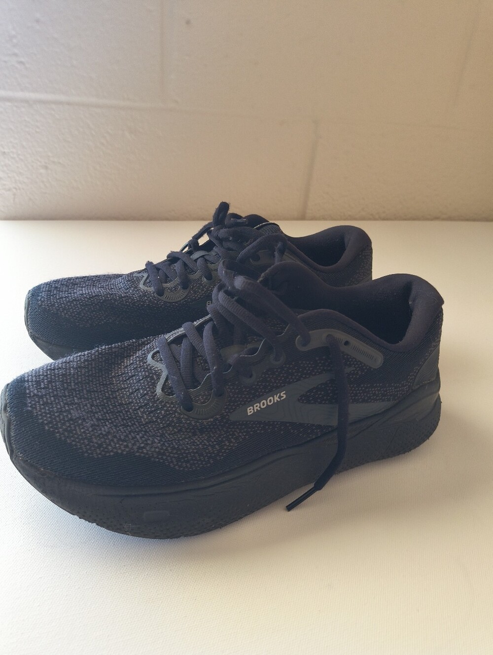 Brooks Ghost MAX Black Running Shoes - Size 9